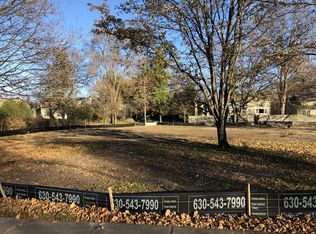 1021 Greenwood Dr, Wheaton, IL 60189