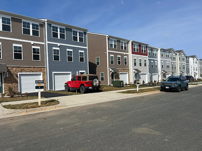 Oldfield Dr — Photo 1