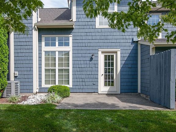 5th image of 722 Rockhurst Cir