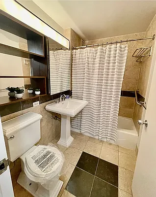 Rented by Cushman & Wakefield (Management) | media 4