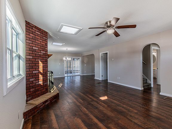 3rd image of 522 E 5th St