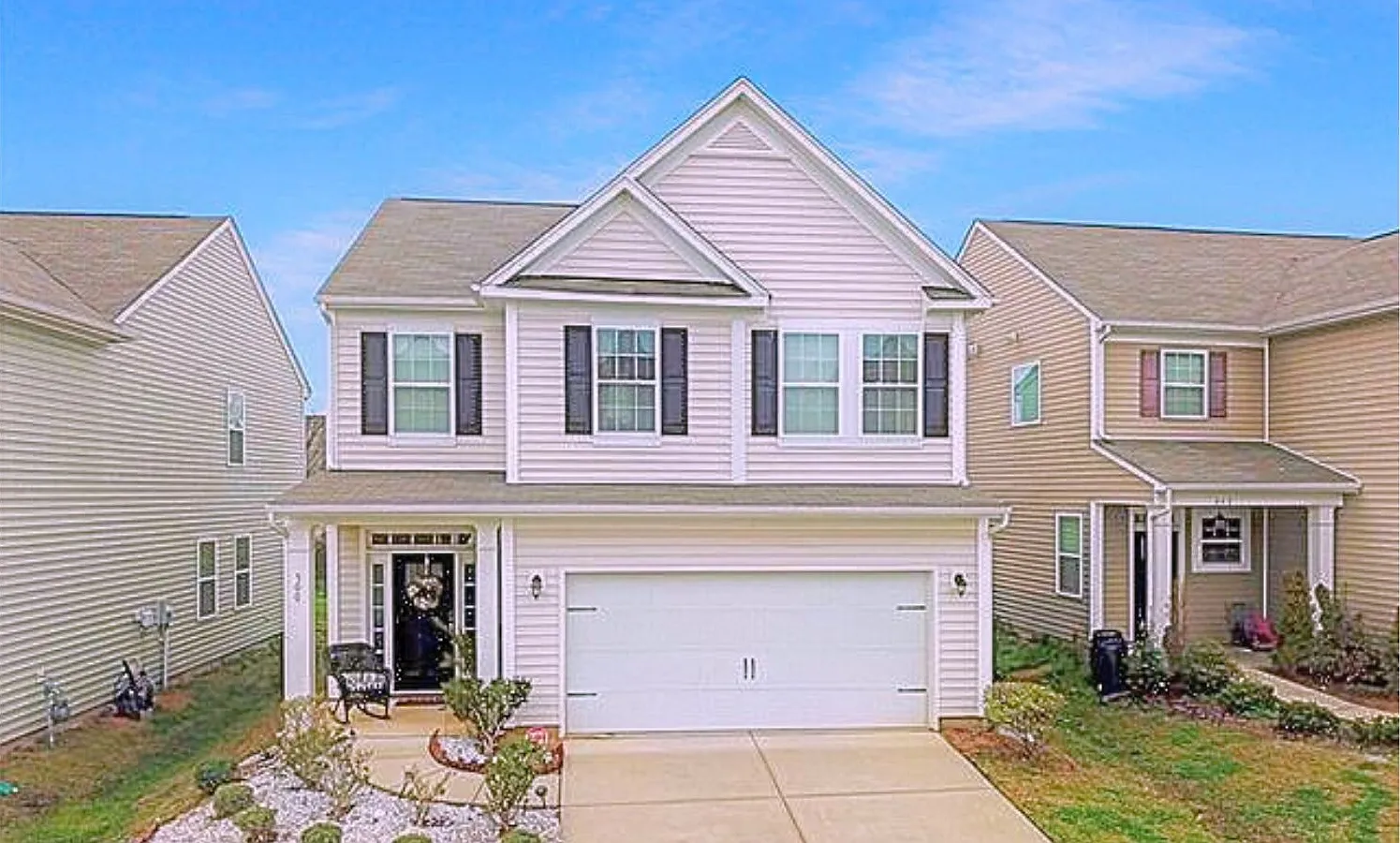 3 bed, 2.5 bath, 1933 sqft, $2,100 — Photo 1
