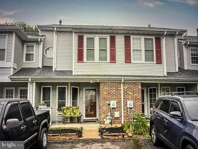 1st image of 144 Lake Arrowhead Cir