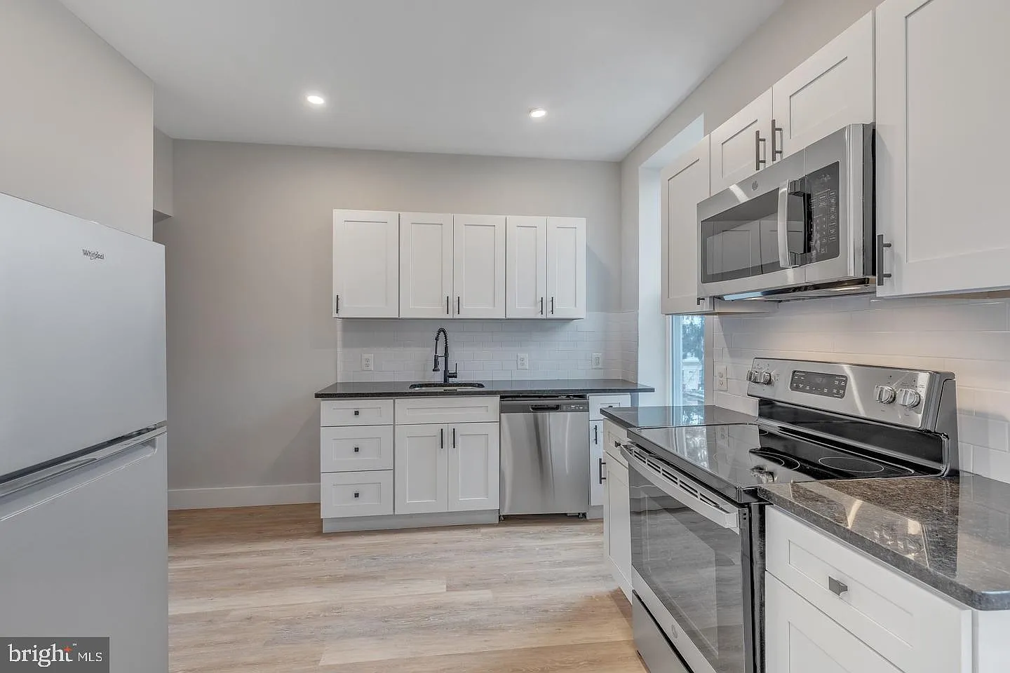 2 bed, 900 sqft, $1,475 — Photo 2