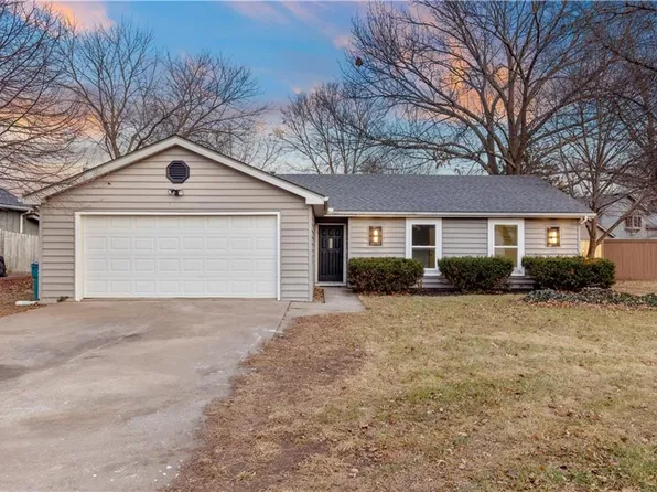 210 N Roosevelt St, Spring Hill, KS 66083
