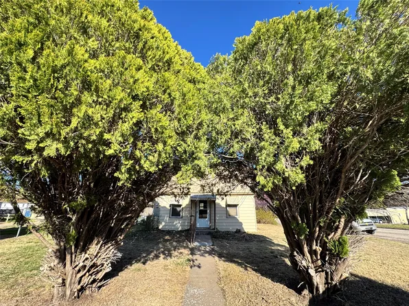 124 S Chicago Ave, Bucklin, KS 67834