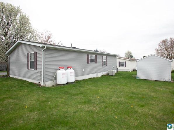 1237 Valley Forge Dr, Walnutport, PA 18088