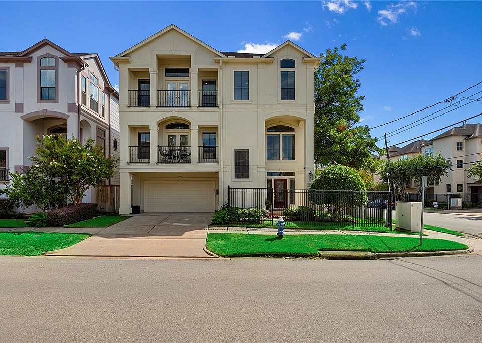 Welcome home to 5711 Lacy nestled on a prime corner lot in Rice Military. Short walking distance to parks, restaurants and night life. What makes this property unique is the generous sqft with private driveway and yard space. Ample parking for guest 