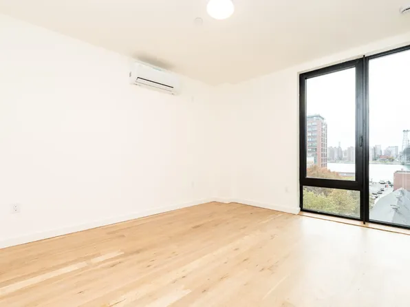 376 Bedford Avenue image 8 of 23