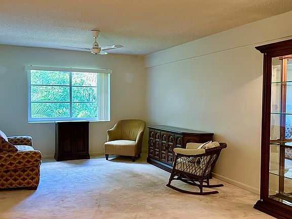 2nd image of 639 W Oakland Park Boulevard #207d
