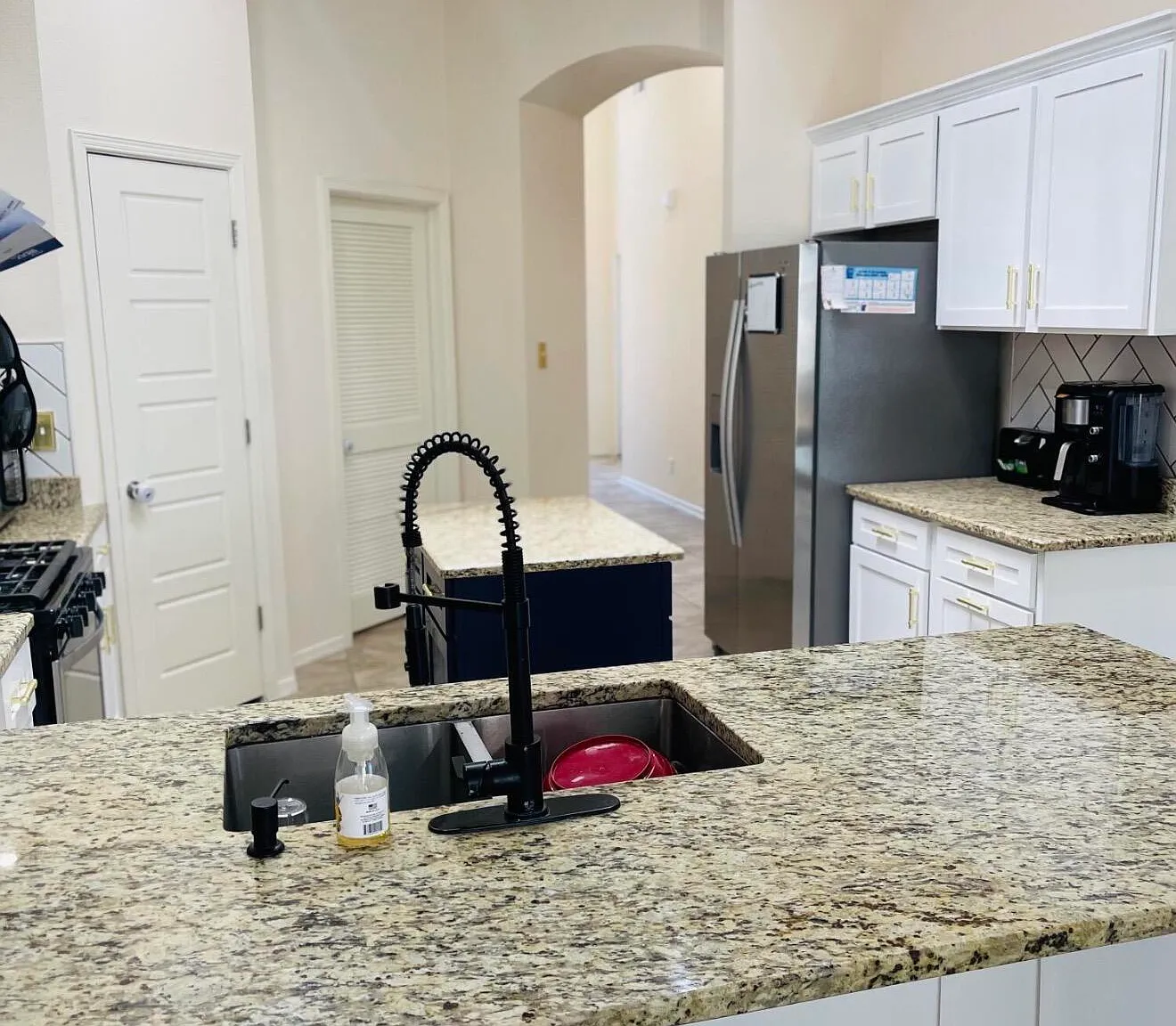 3 bed, 2.0 bath, 2031 sqft, $1,999 — Photo 3