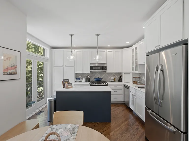 2718 N Southport Ave #A — Photo 4