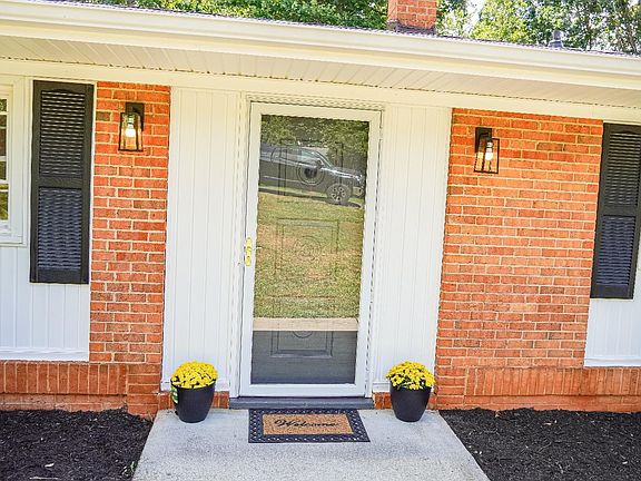 2nd image of 1937 Tabby Ln