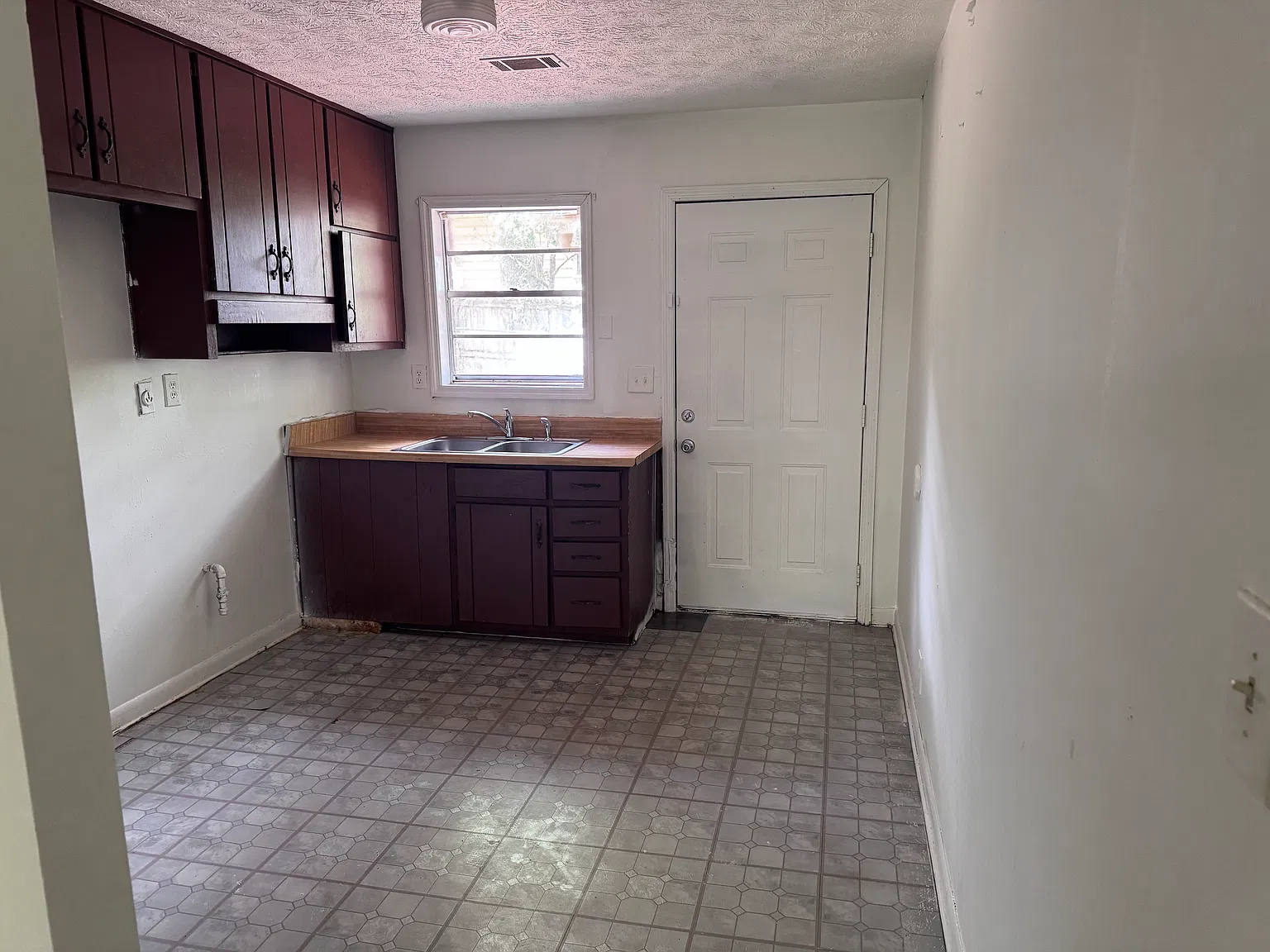 1007 Wright St — Photo 3