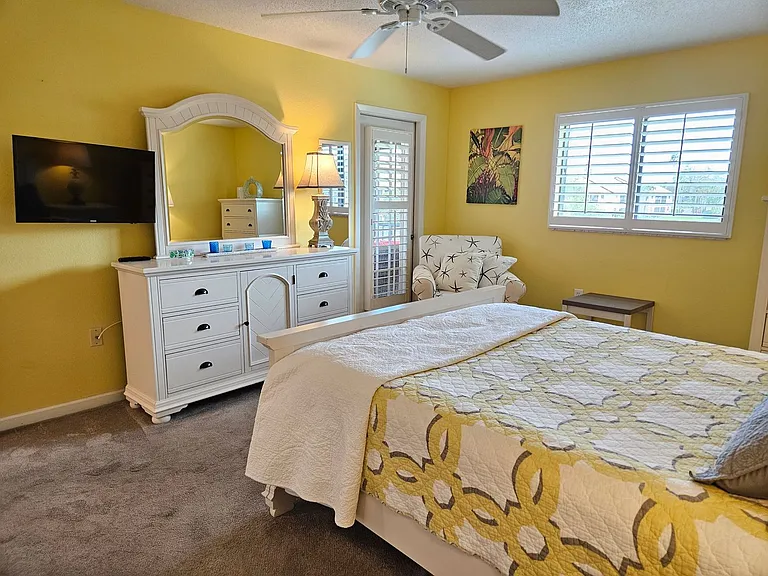 340 Three Lakes Ln #F — Photo 30