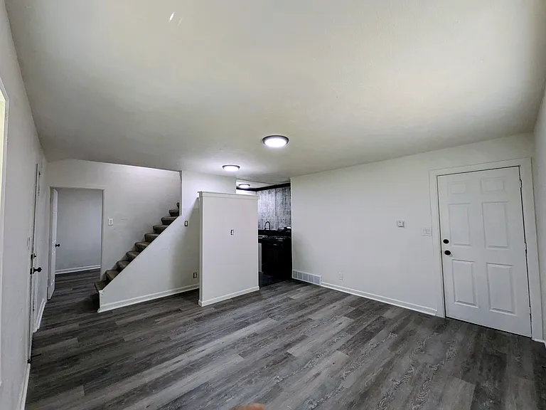 822 8th Ave #4 — Photo 4