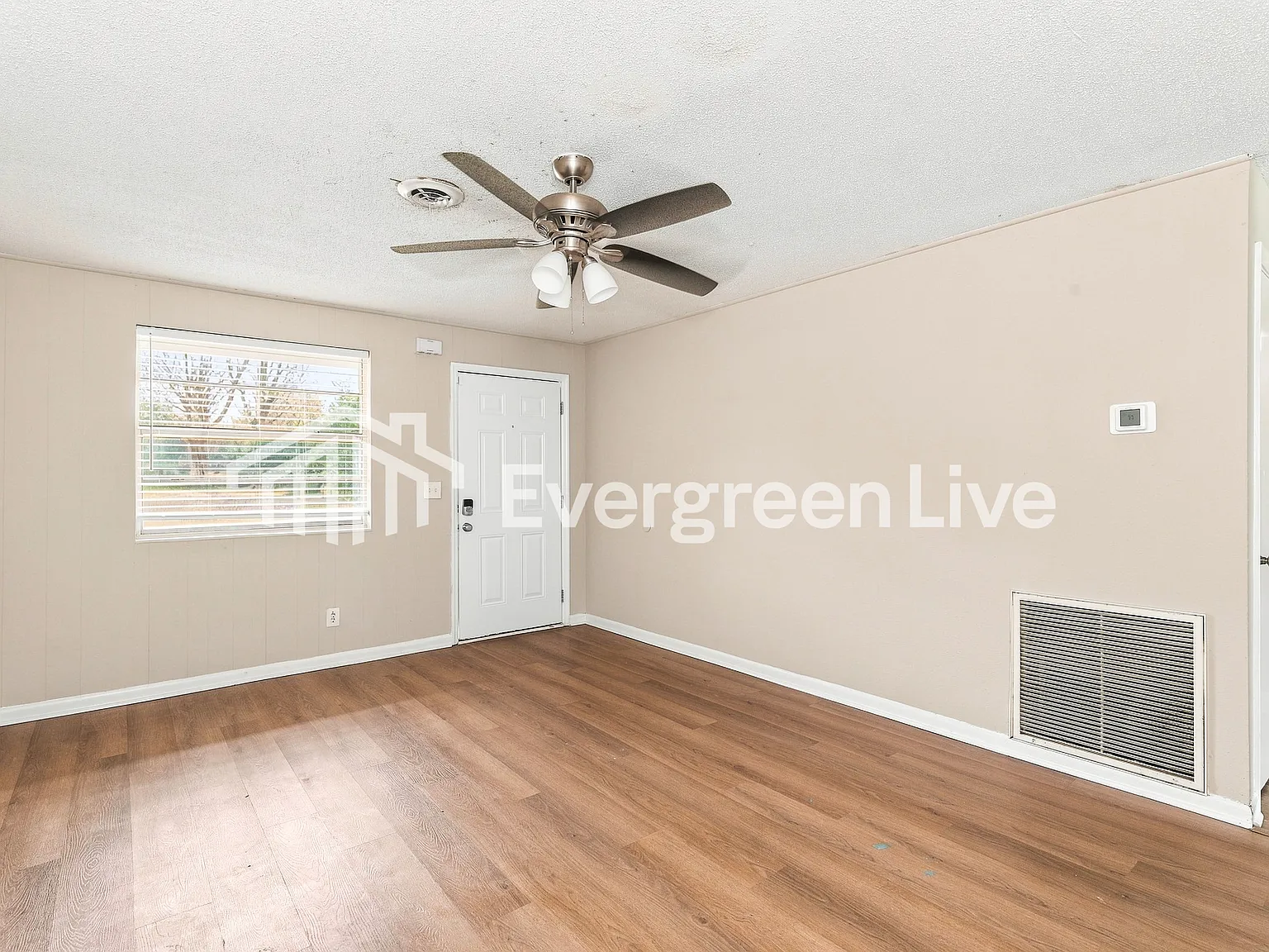 3 bed, 2.0 bath, 1430 sqft, $1,445 — Photo 2