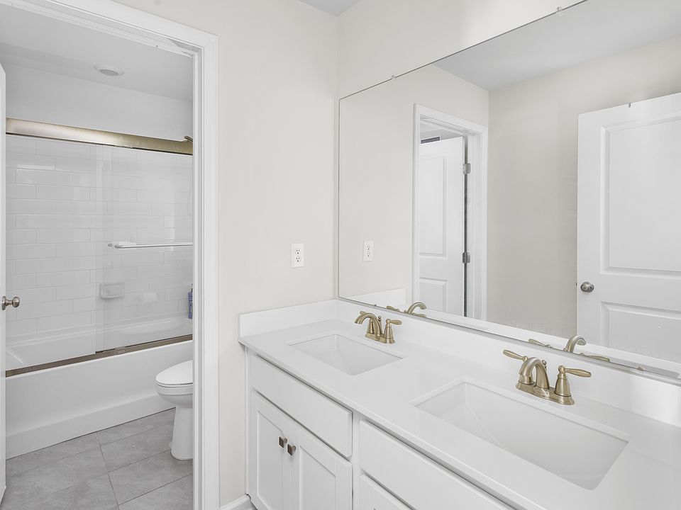 1st image of 34 Marion Ave