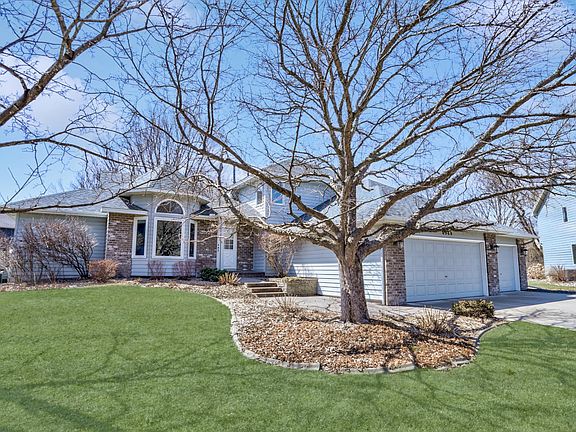 2nd image of 8949 Cambridge Ct