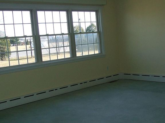 4th image of 22 Kelton Ct