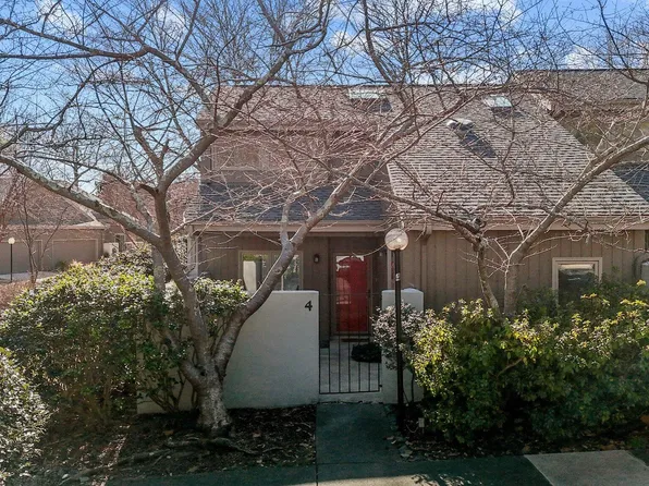 4 Dartford Ct, Chapel Hill, NC 27517