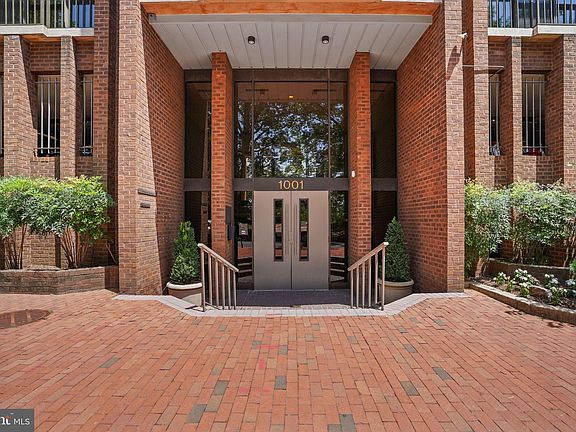 3rd image of 1001 26th St NW APT 303