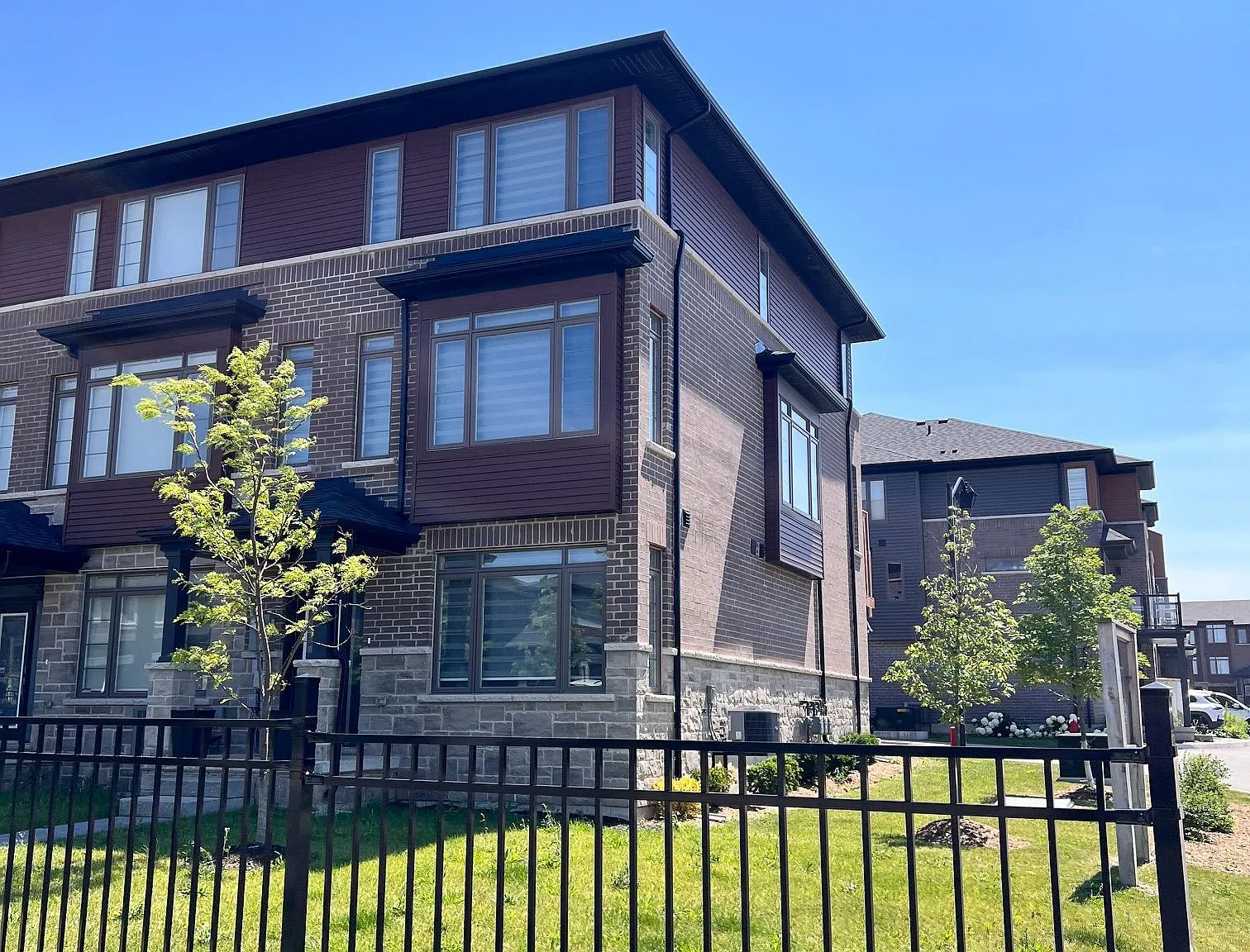 3 bed, $3,000 — Photo 2
