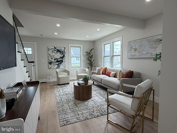 3rd image of 33 Morris Ave