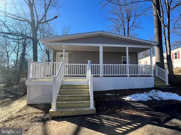 7 Ash Ln, Quakertown, PA 18951