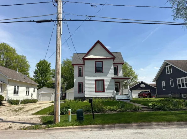 516 2nd St NW, Waverly, IA 50677
