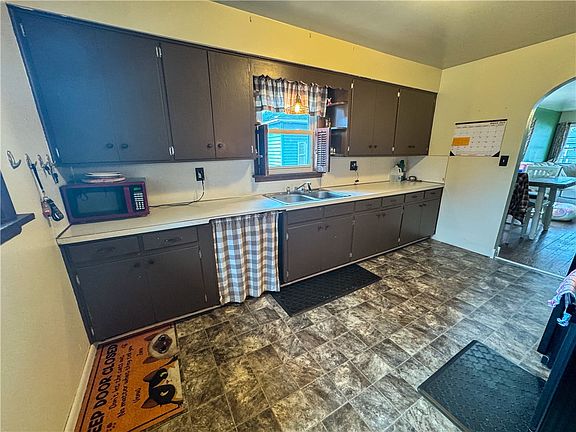 2nd image of 1015 Main Street