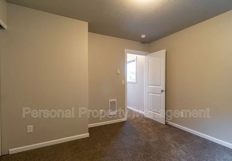 5010 NE 29th Ave — Photo 14