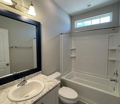 4th image of 424 Alcott Cir