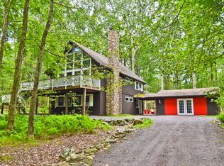 1046 Maple Dr, Pocono Lake, PA 18347