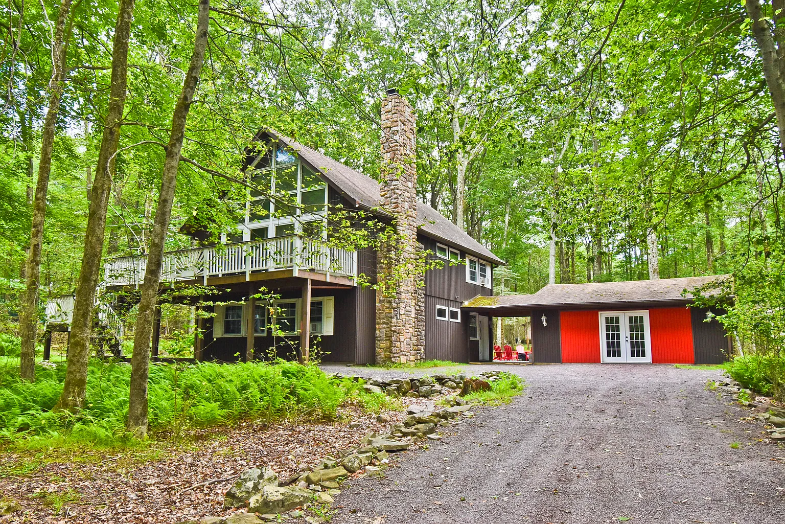 1046 Maple Dr photo 1