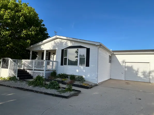 1 Birch Dr, Sandwich, IL