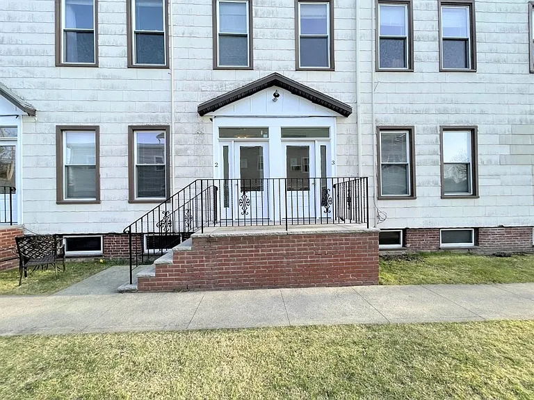 3 Cedar Sq #3 — Photo 6