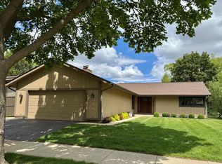 626 Bryce Trl, Roselle, IL 60172