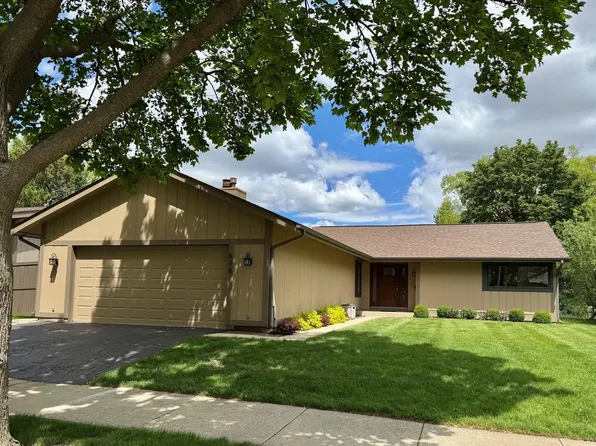 626 Bryce Trl, Roselle, IL 60172