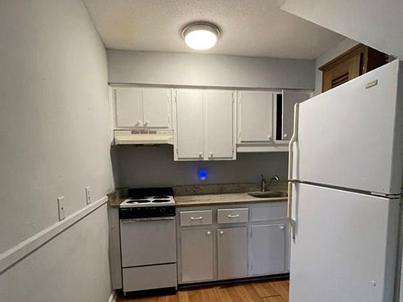 5th image of 112 Houston St
