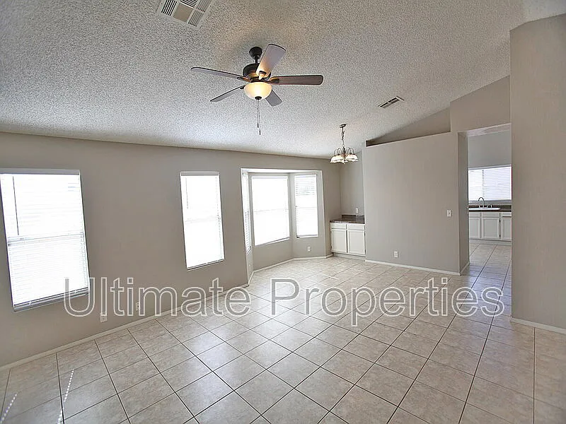 3 bed, 2.0 bath, 1248 sqft, $1,895 — Photo 4