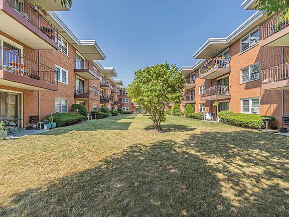 2nd image of 5440 W Windsor Ave APT 2C