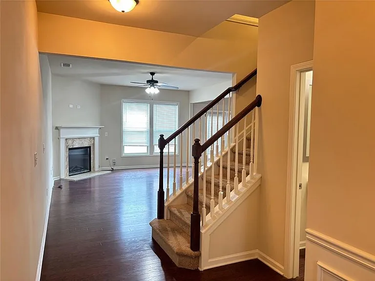 1012 Haley Woods Ct — Photo 2
