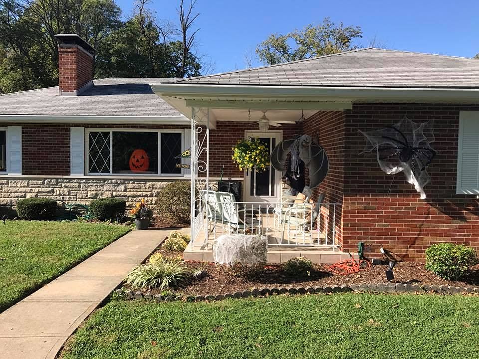 2nd image of 917 Collins Rd