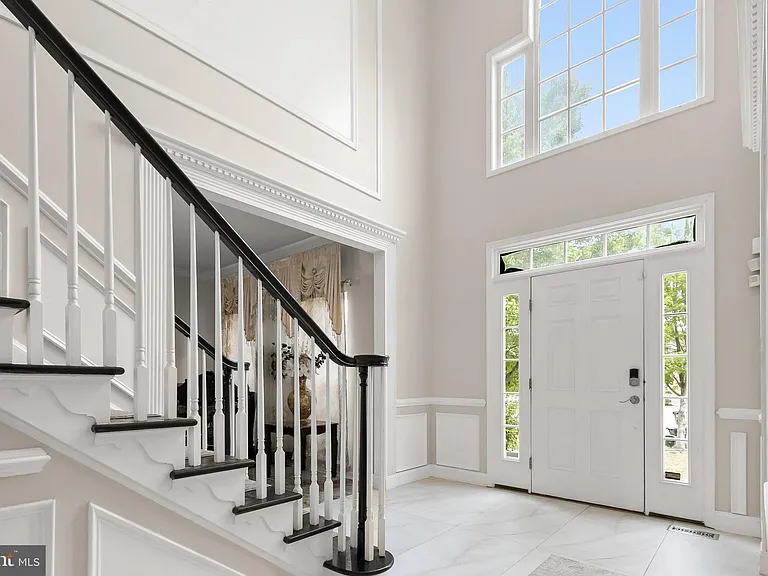 7202 Exbury Ct — Photo 3