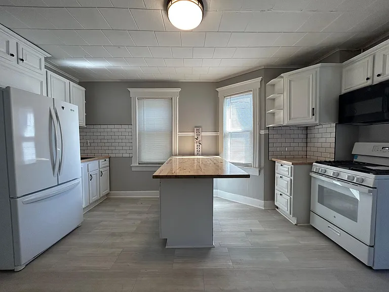 89 Division Ave — Photo 3