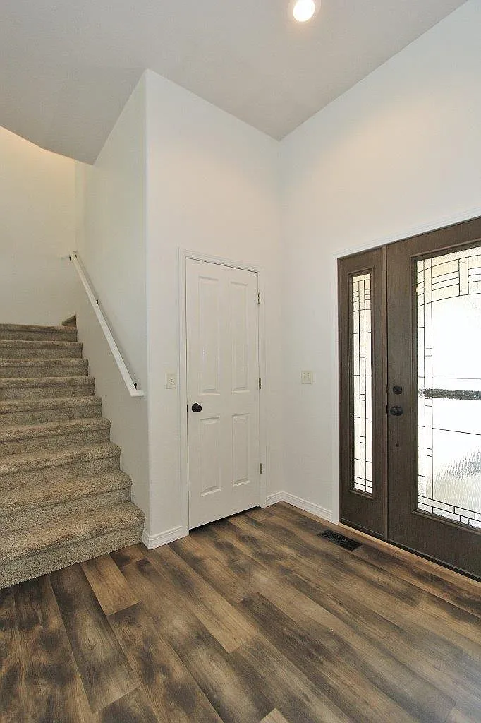 3 bed, 1371 sqft, $2,600 — Photo 2