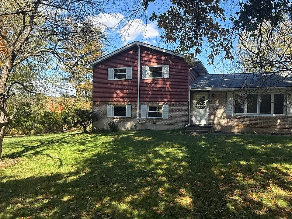 1041 Mount Tom Rd #1