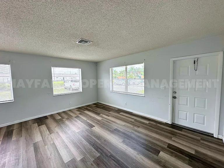 4523 Gulfstream Rd — Photo 3
