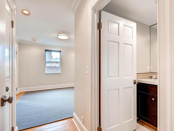Bedroom with ensuite Bathroom